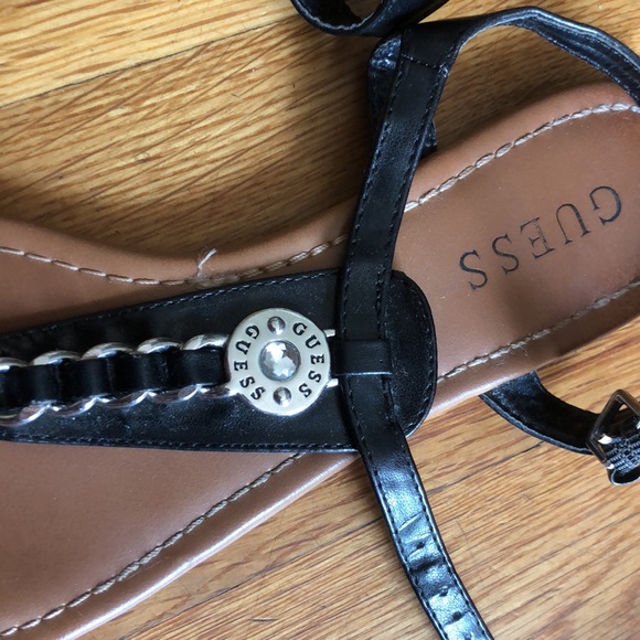 Guess Sandals Black Thong Sandals Women’s Size 8 - Picture 2 of 3